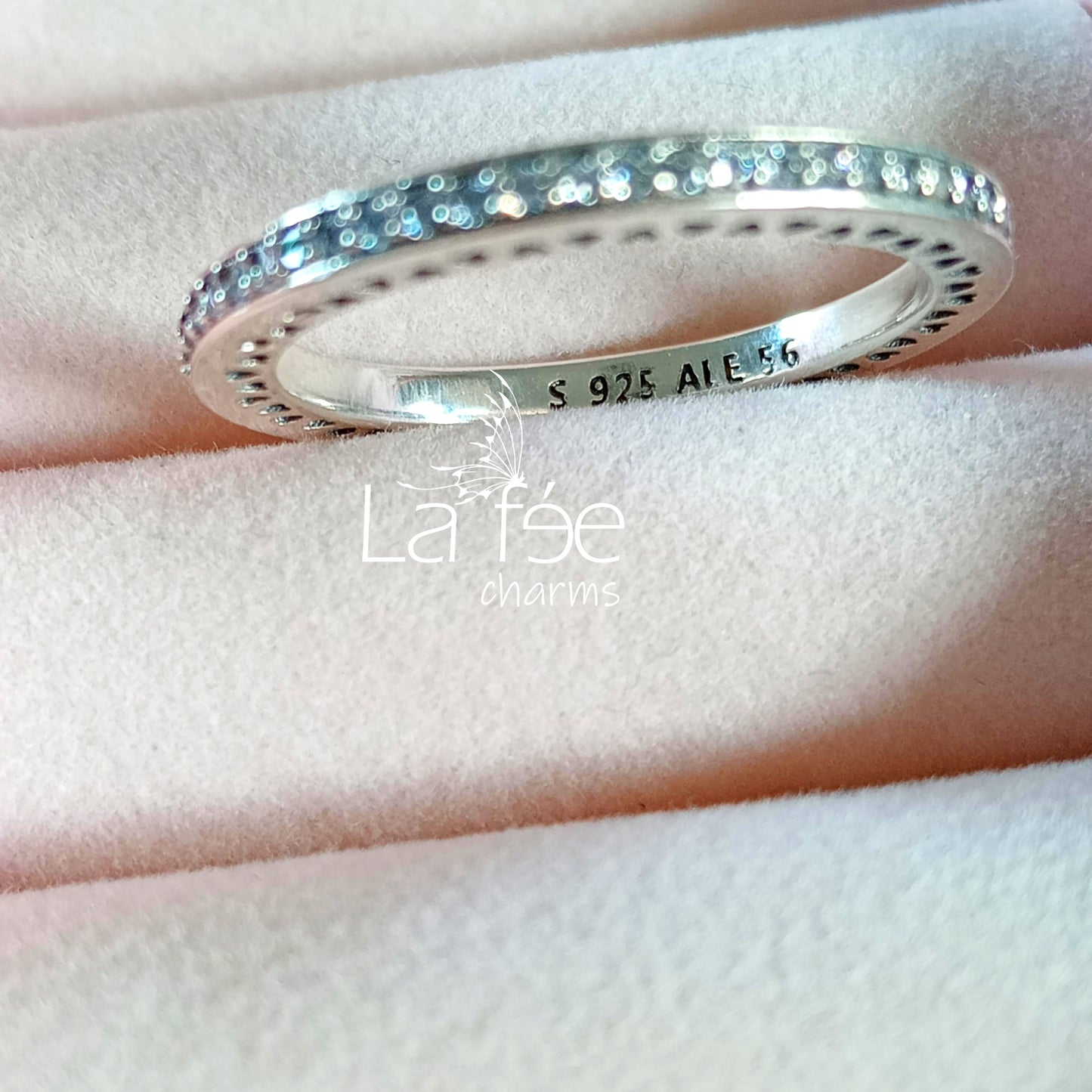 Anillo Blanco con Zircones