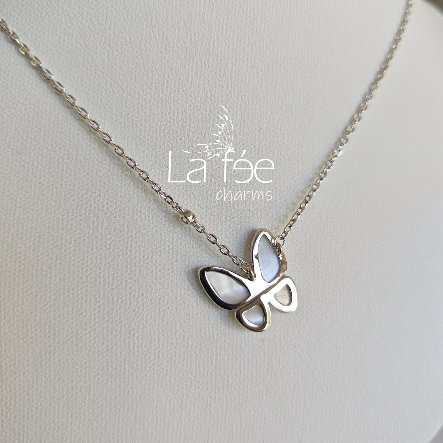 Collar Mariposa Blanca