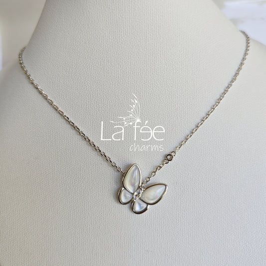 Collar Mariposa Blanca