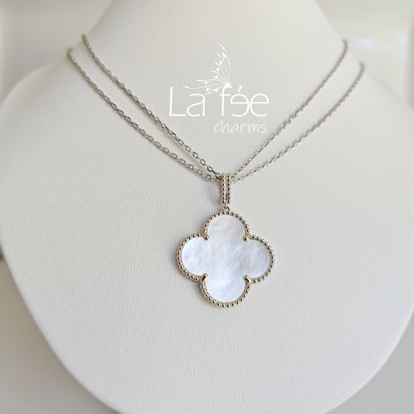 Colgante Trébol Blanco doble cadena