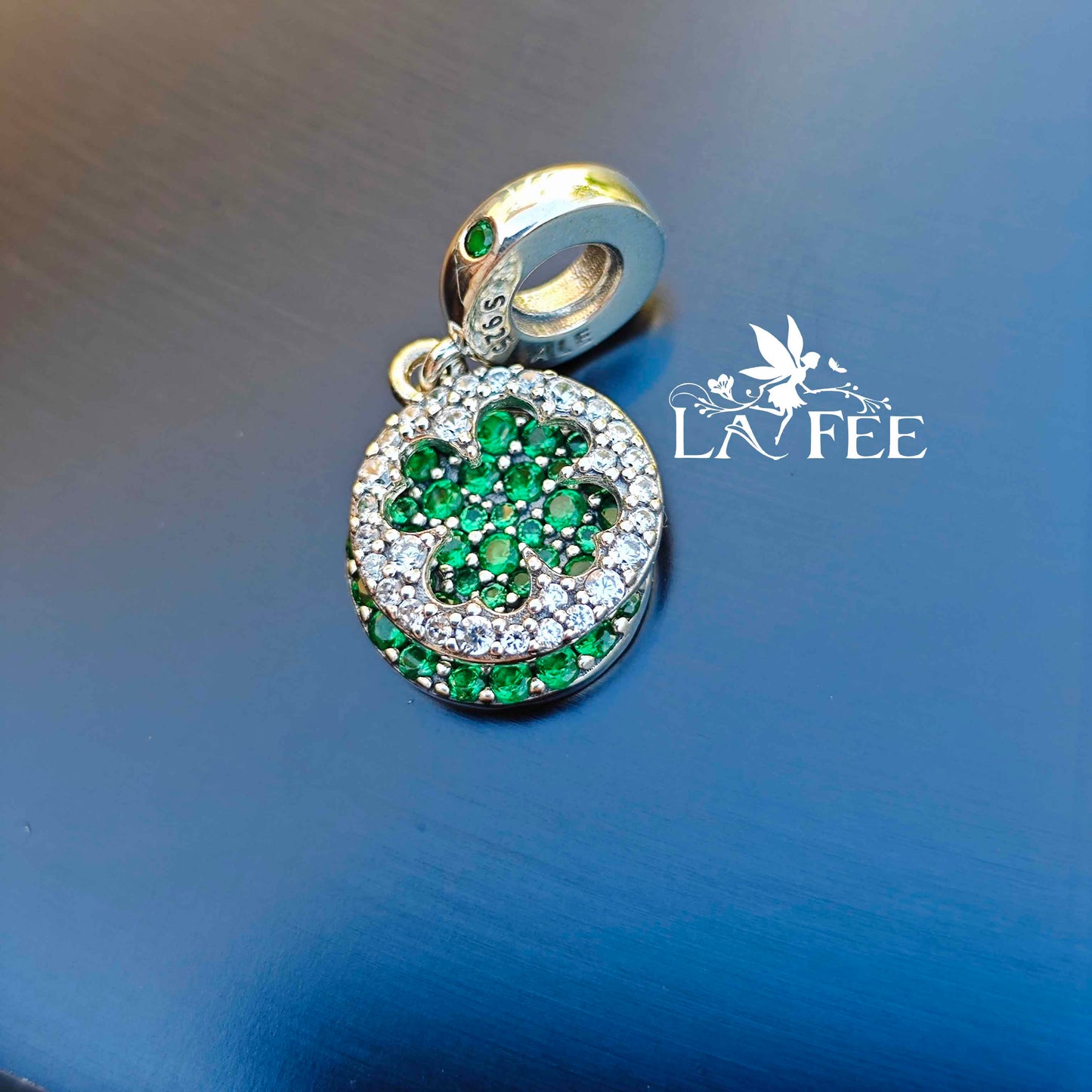Charm Trébol Verde en Pavé