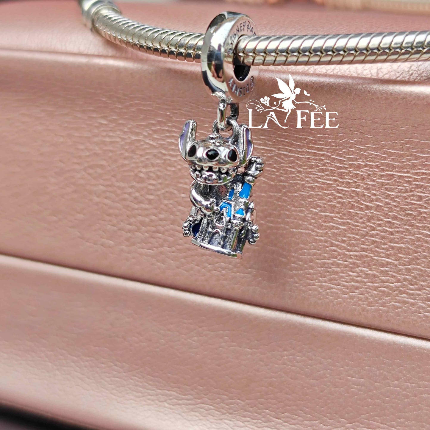 Charm Stitch en el Castillo de Disney