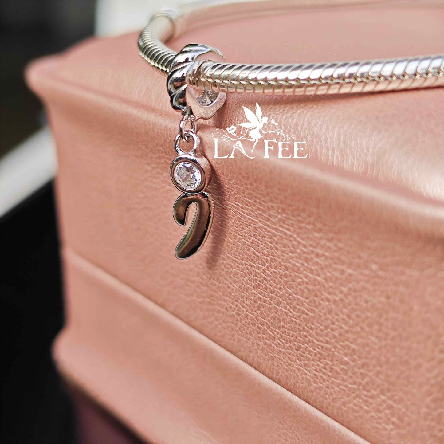 Charm Letra I
