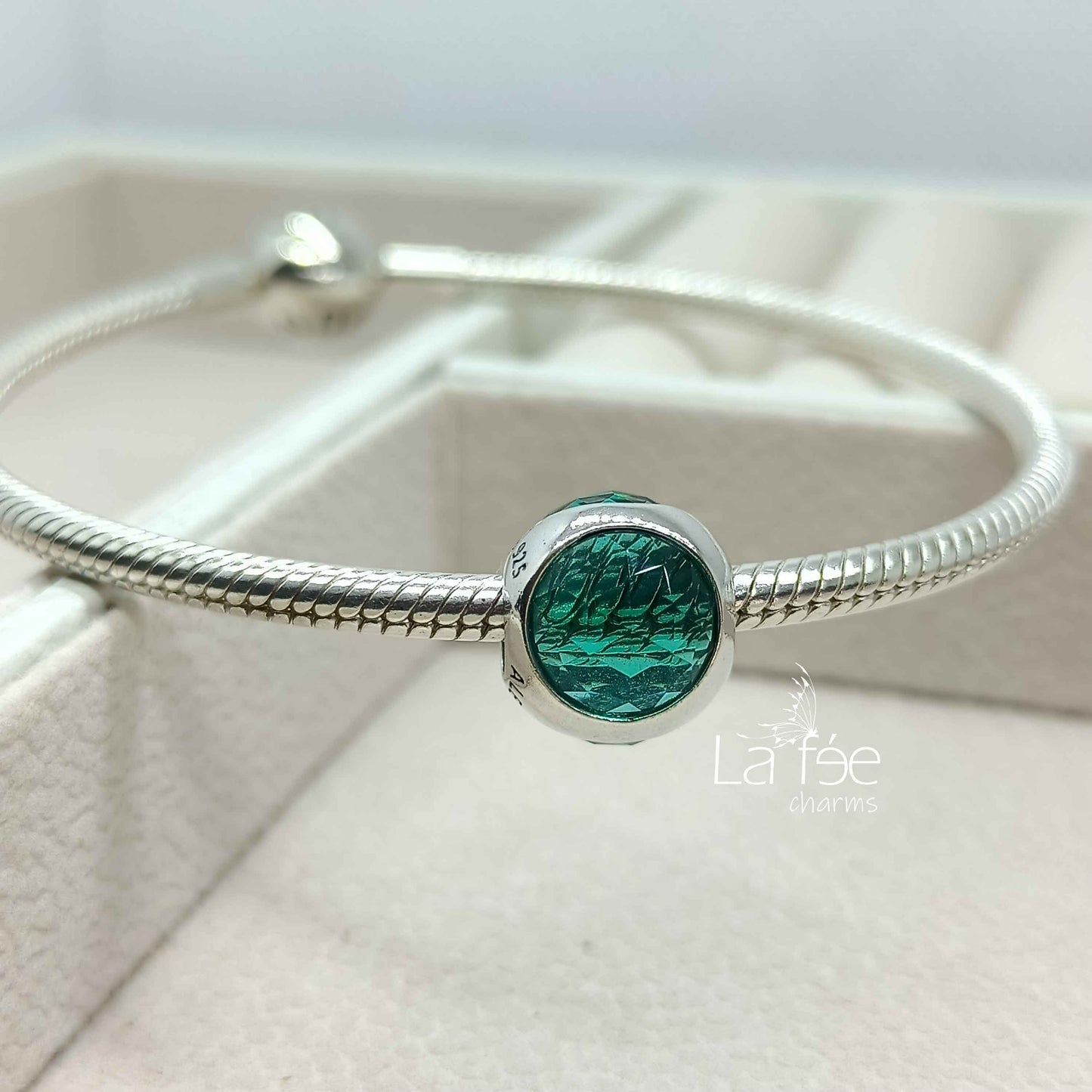 Charm Esfera Cristal Verde