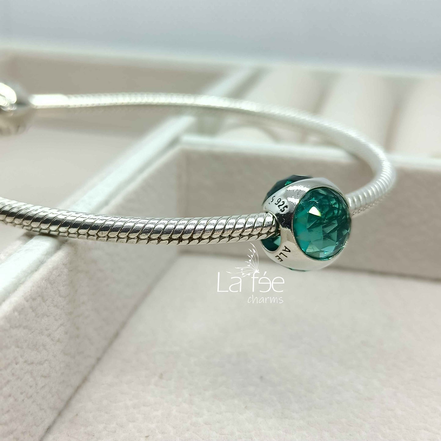 Charm Esfera Cristal Verde