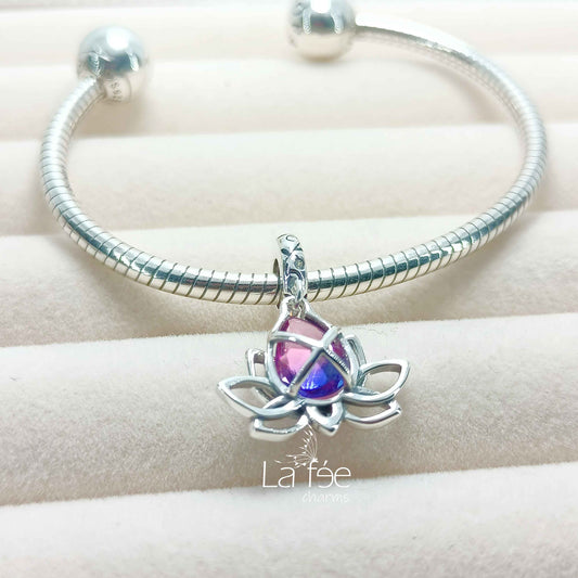 Charm Flor de Loto Lila