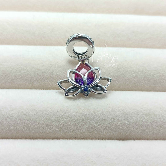 Charm Flor de Loto Lila