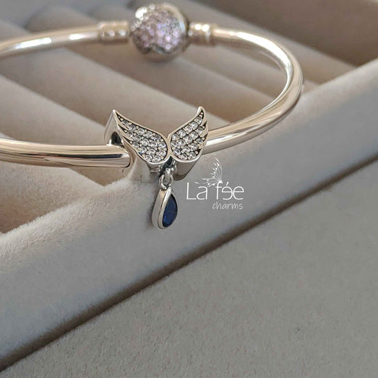 Charm Alas con Gota Azul