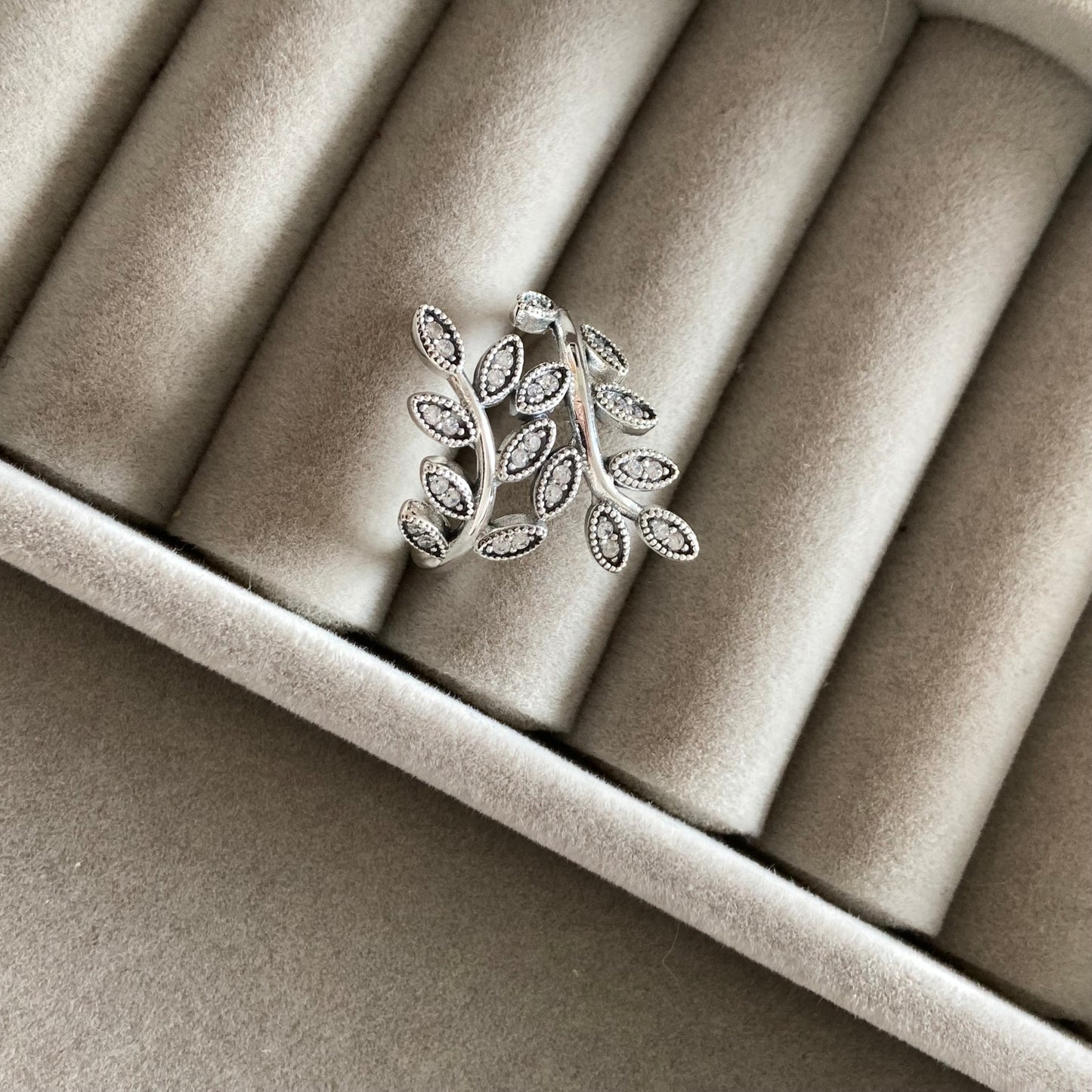 Anillo Plata Zirconita Hojas