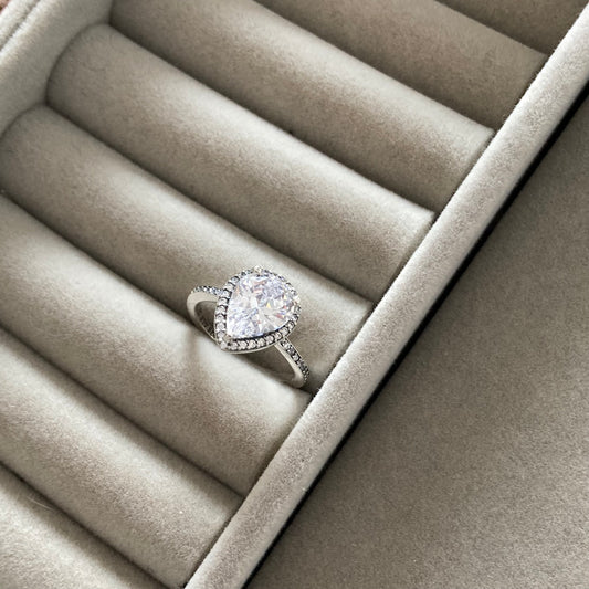 Anillo Lágrima Radiante