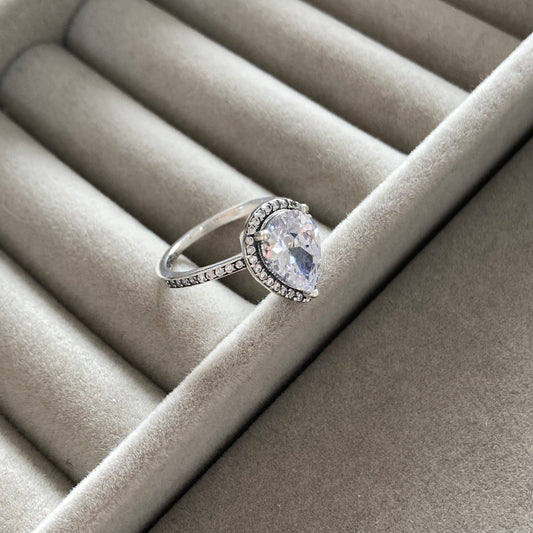 Anillo Lágrima Radiante