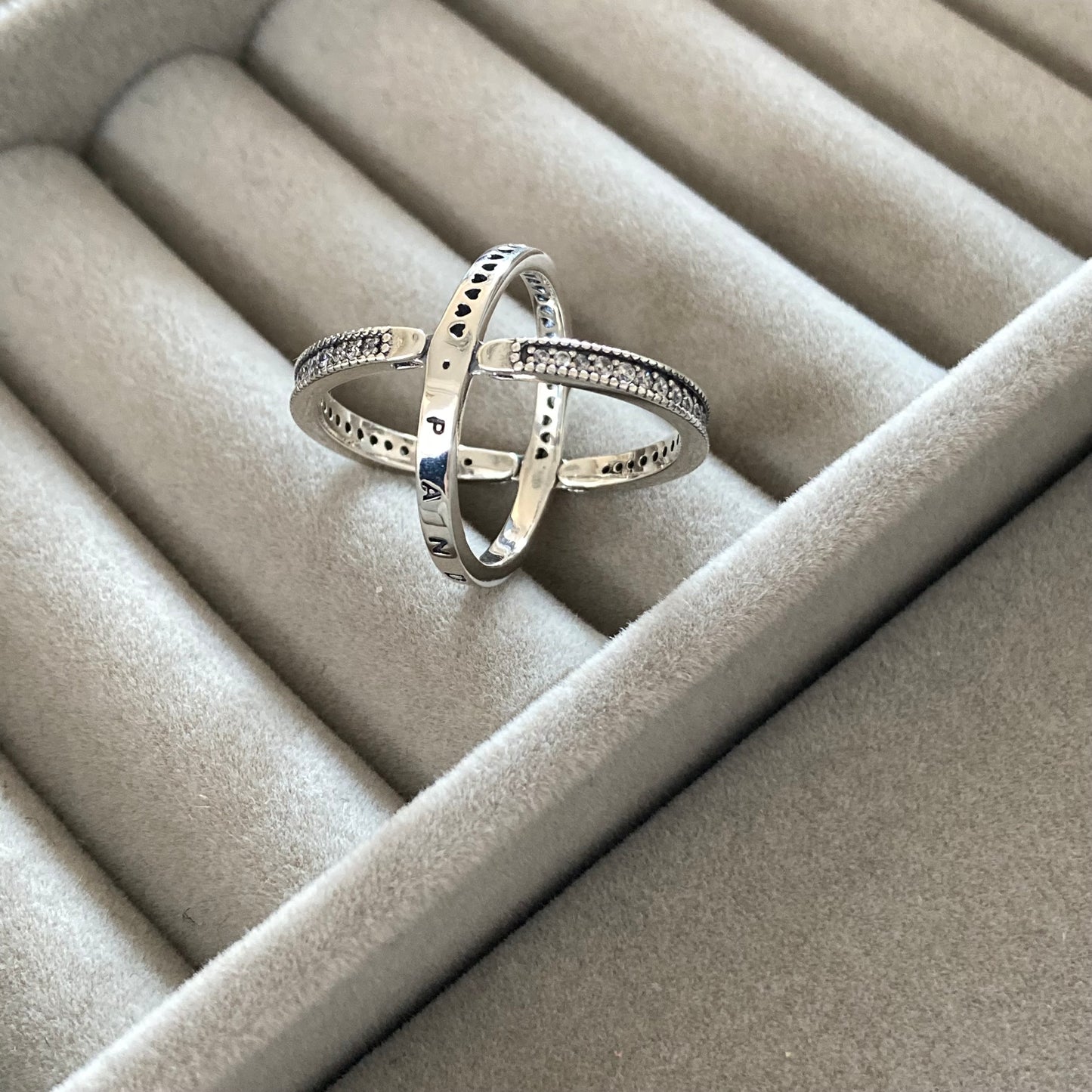 Anillo Corazones y Zircones
