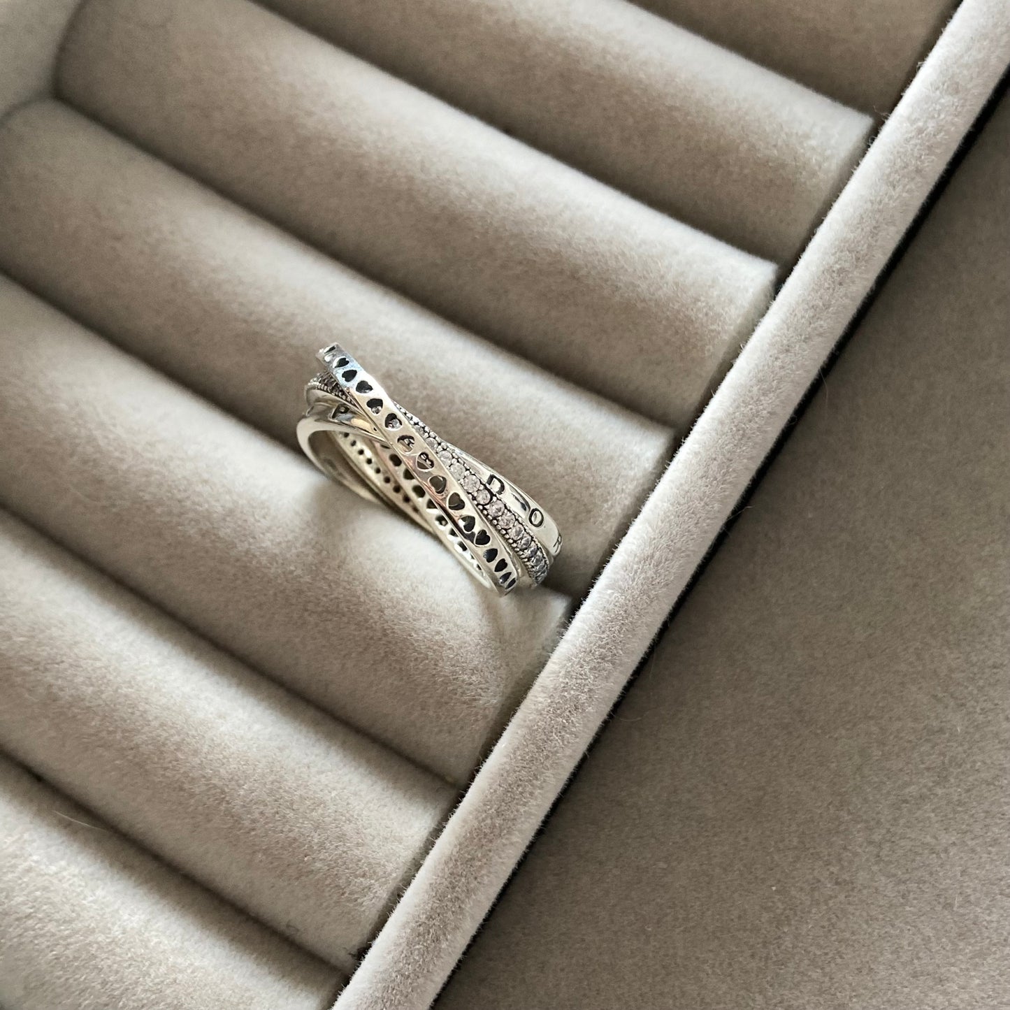 Anillo Corazones y Zircones