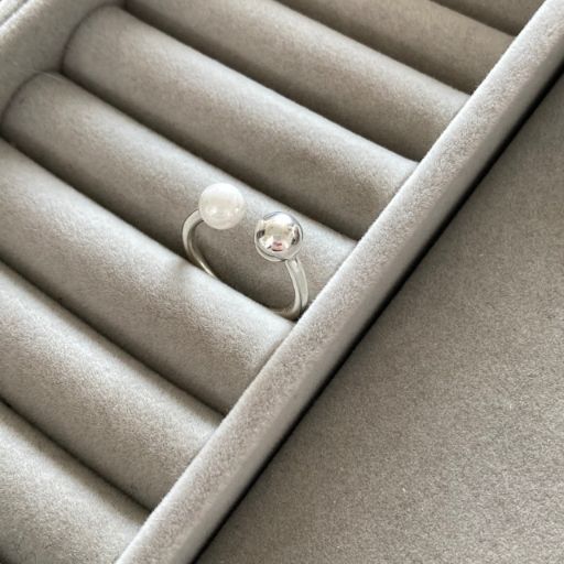 Anillo Perla Contemporánea