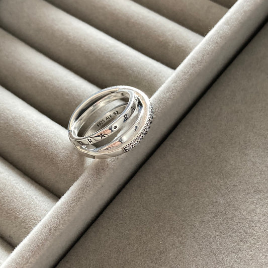 Anillo Cruzado Triple Banda en Pavé