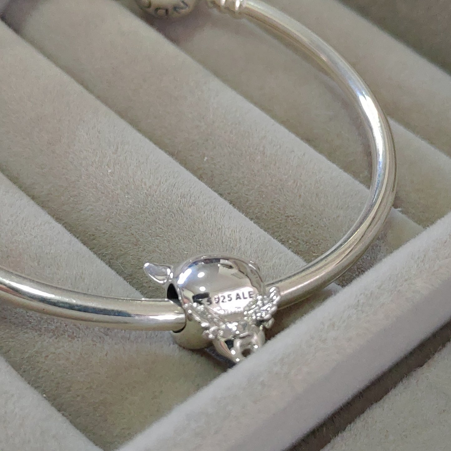 Charm Cerdito con Alas