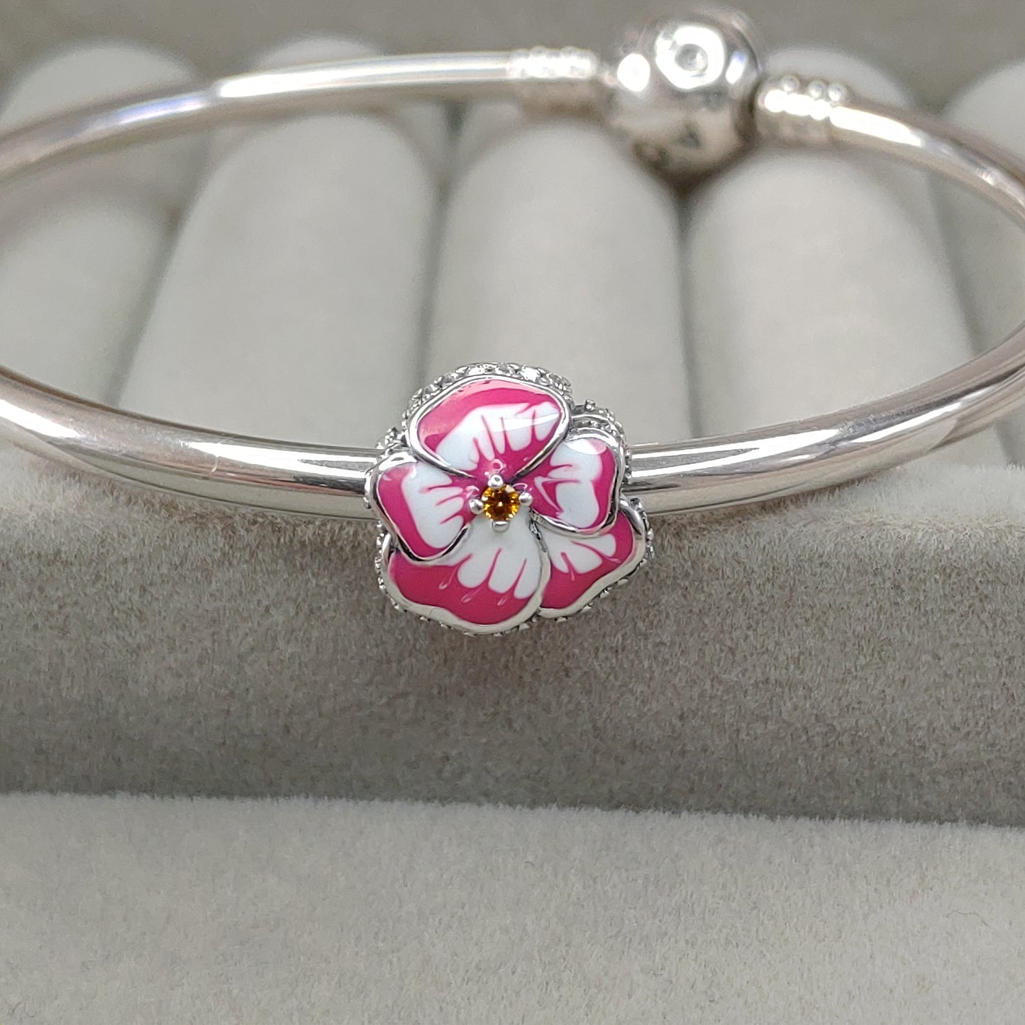 Charm Pensamiento Rosa