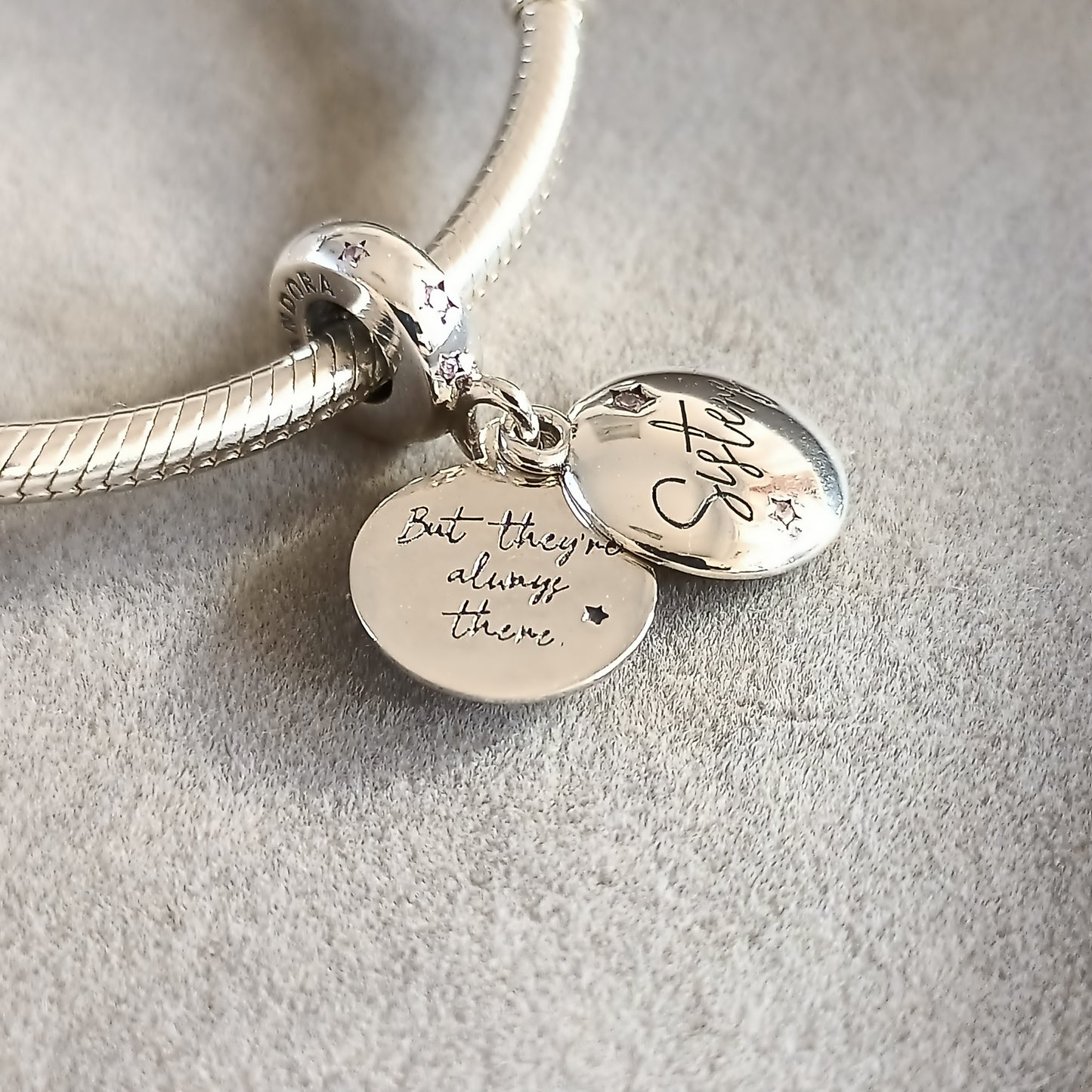 Charm Sister dos Placas