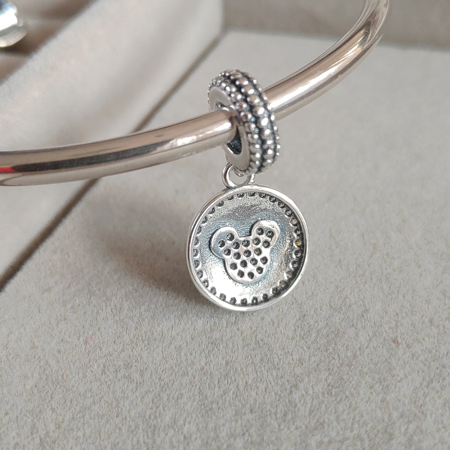Charm Placa Mickey con Zircones