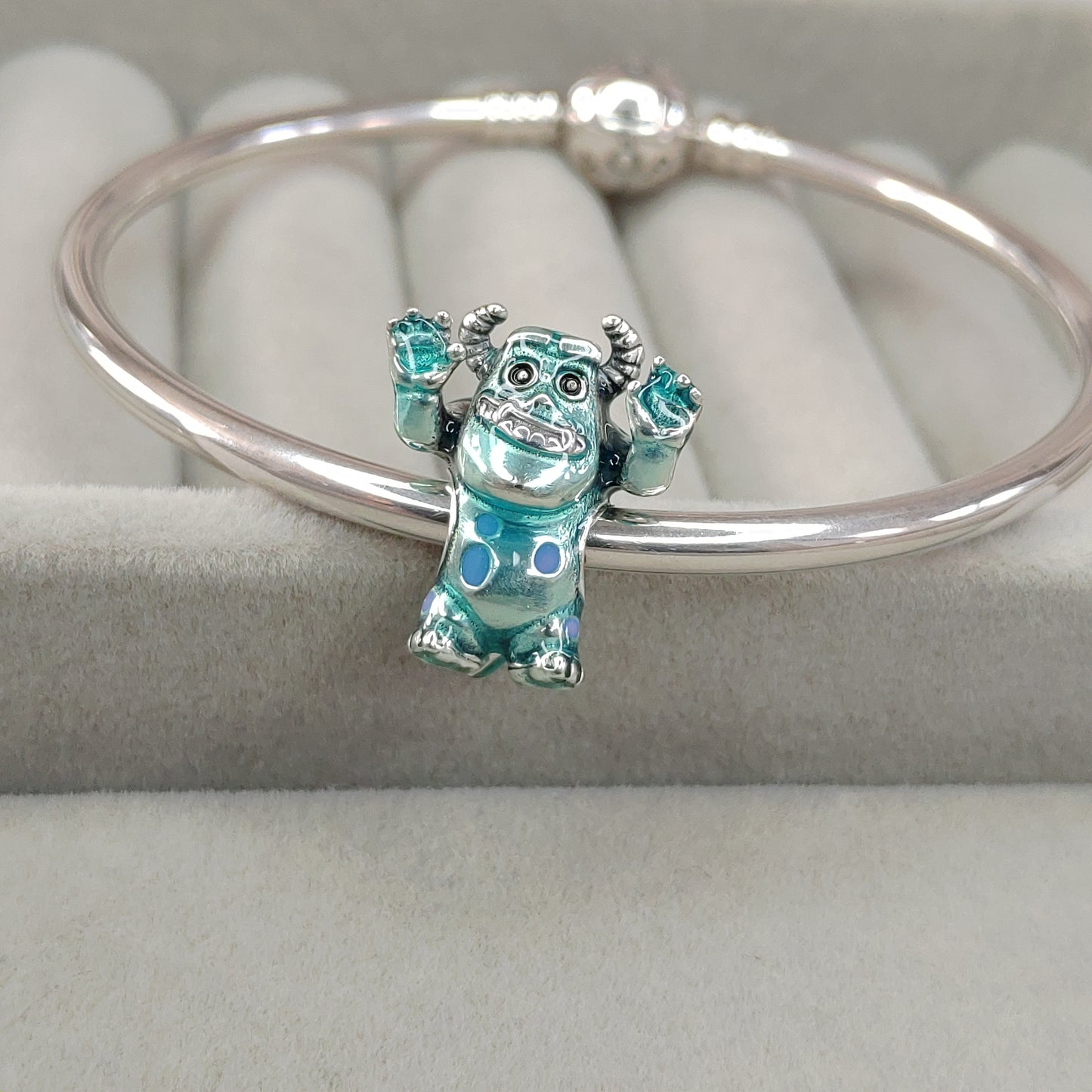 Charm Sulley de Monsters, Inc.