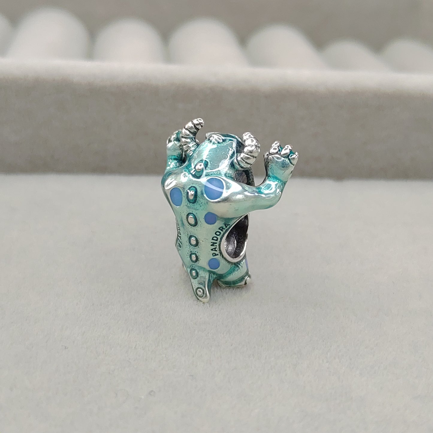Charm Sulley de Monsters, Inc.