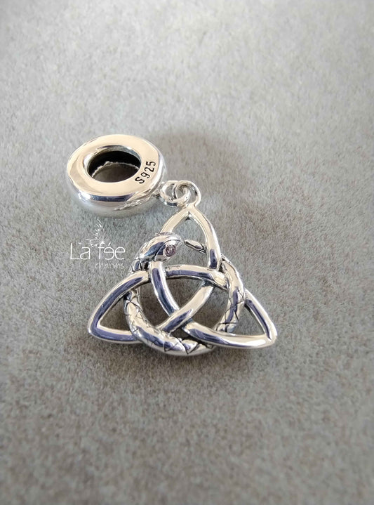 Charm Colgante Triqueta Serpiente Entrelazada