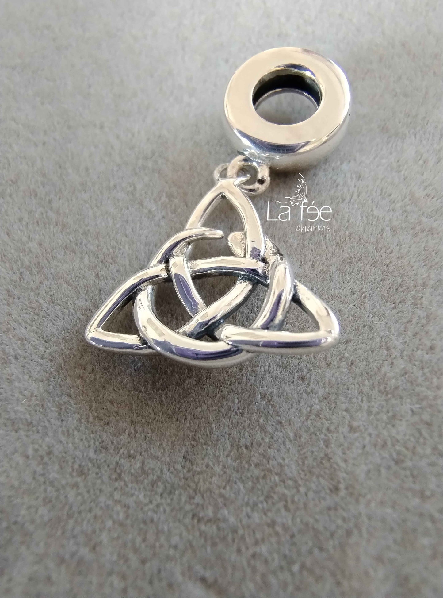 Charm Colgante Triqueta Serpiente Entrelazada