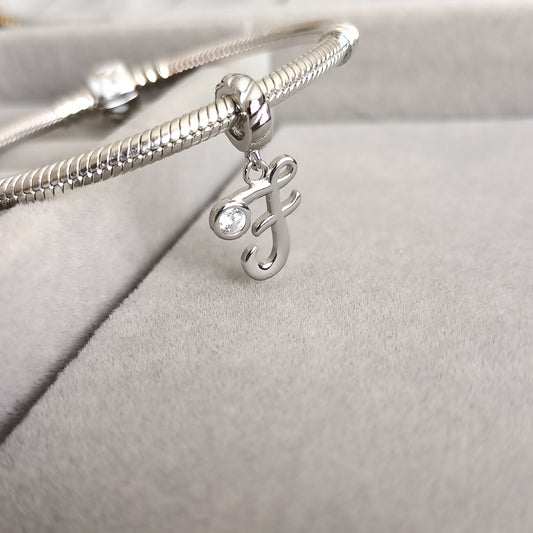 Charm Letra F
