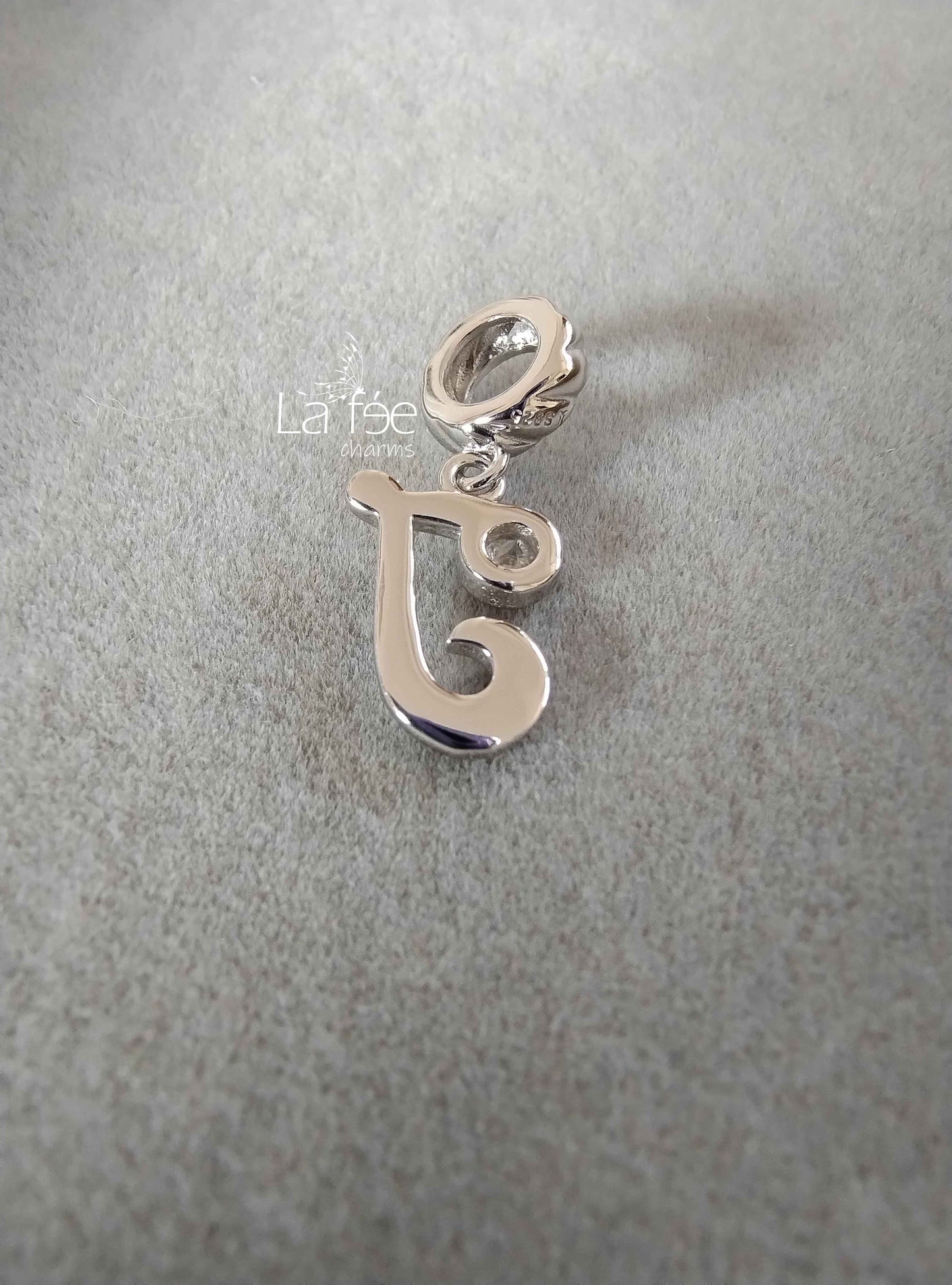 Charm Letra J