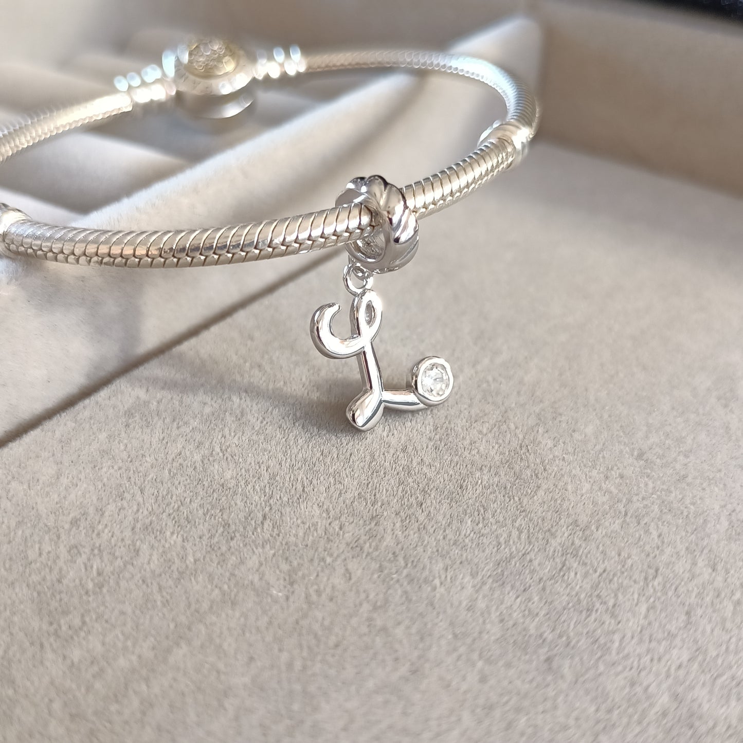 Charm Letra L