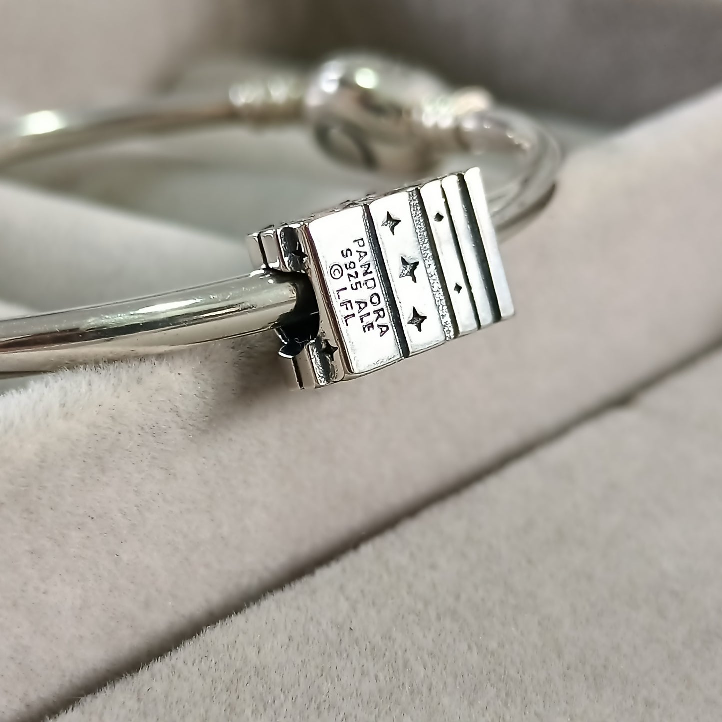 Charm Logo Star Wars