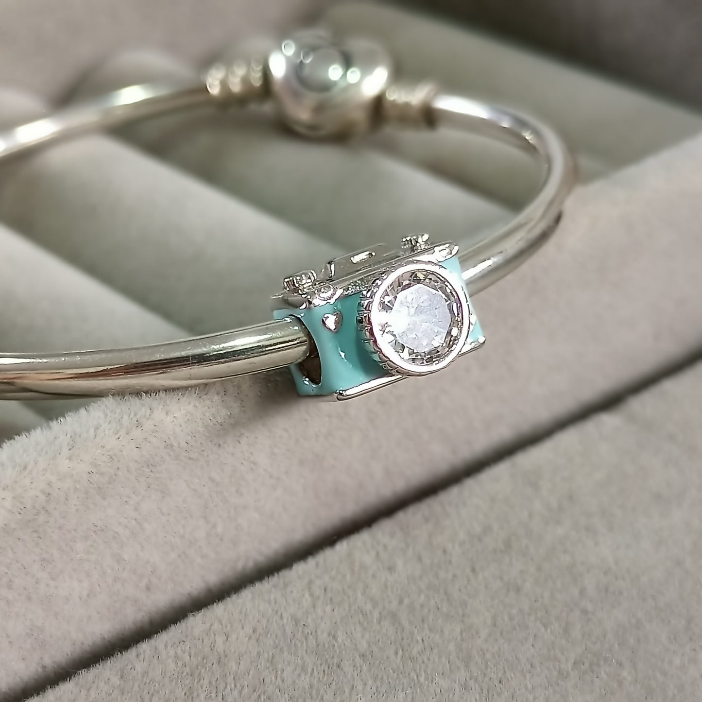 Charm Cámara Fotográfica con Zircón