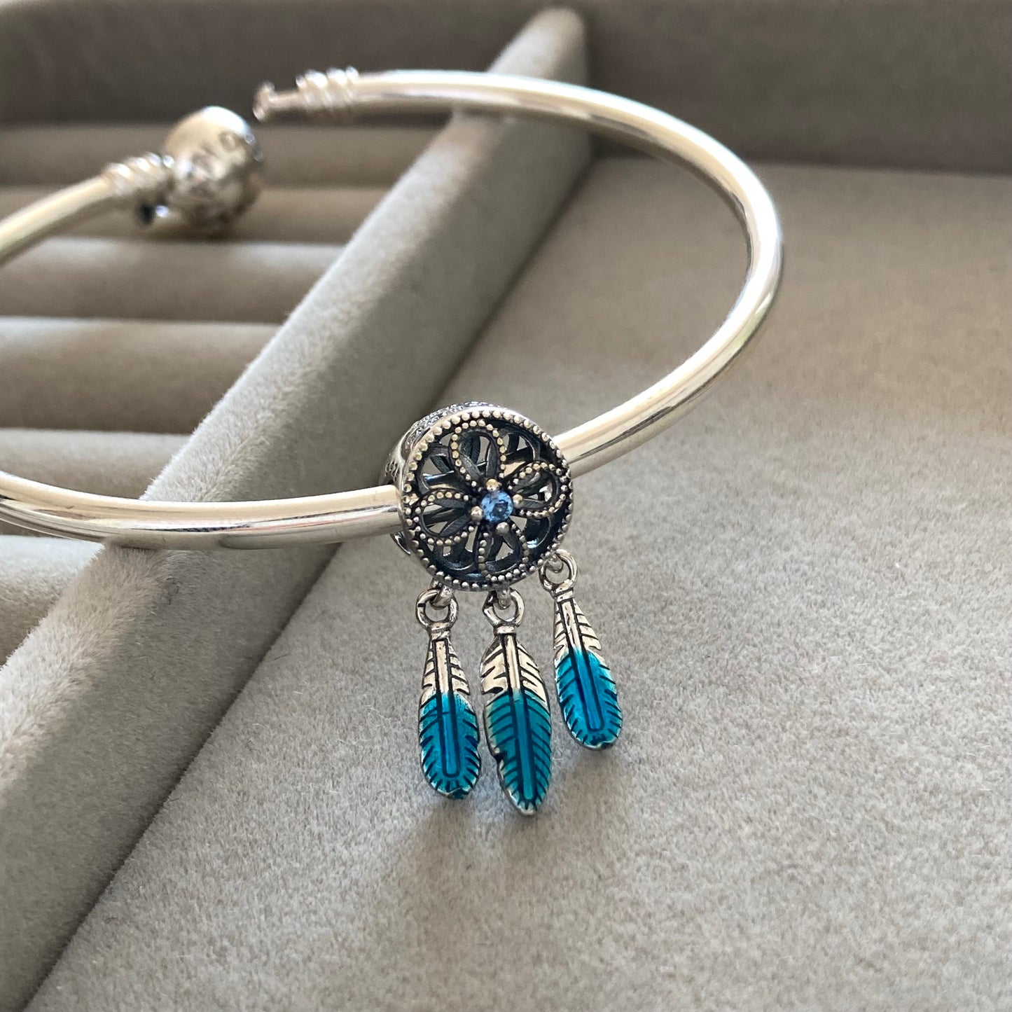 Charm Atrapasueños Plumas Azules