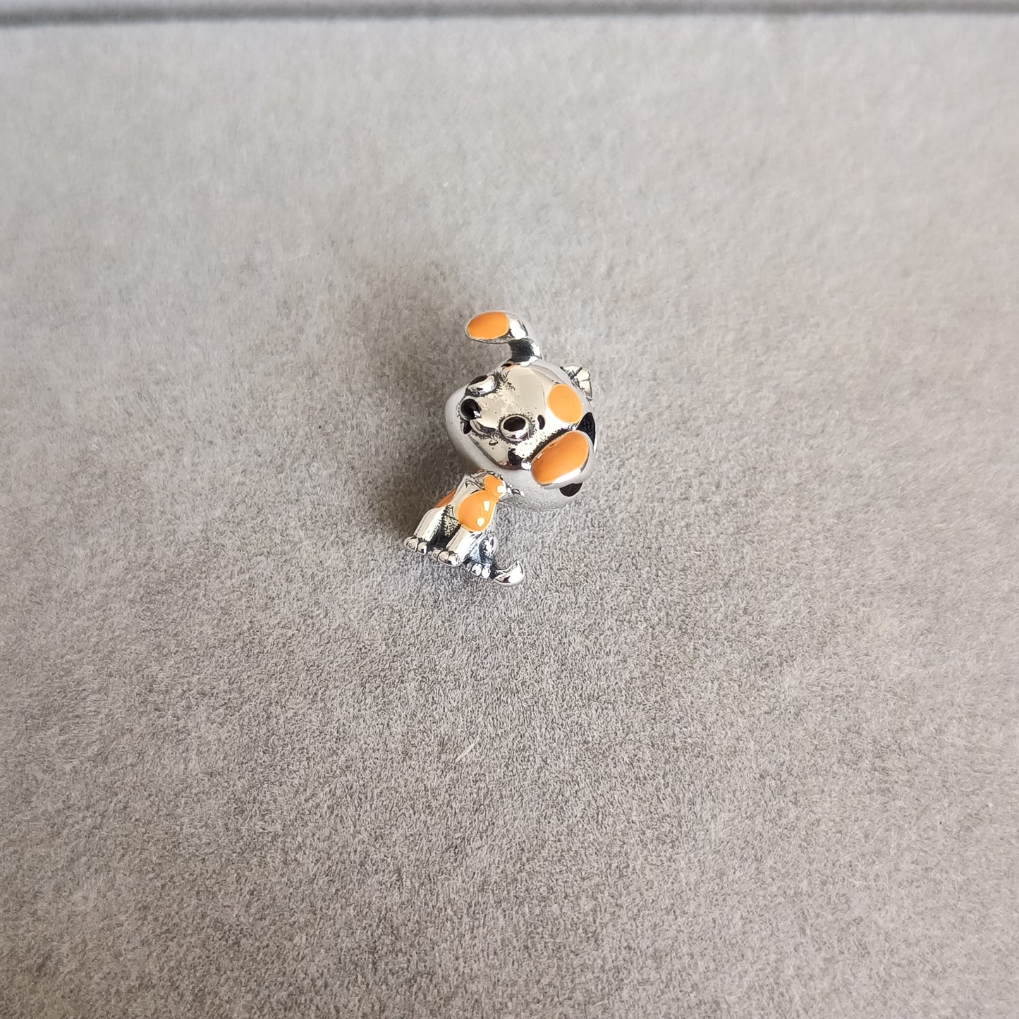 Charm Perrito Manchas Café
