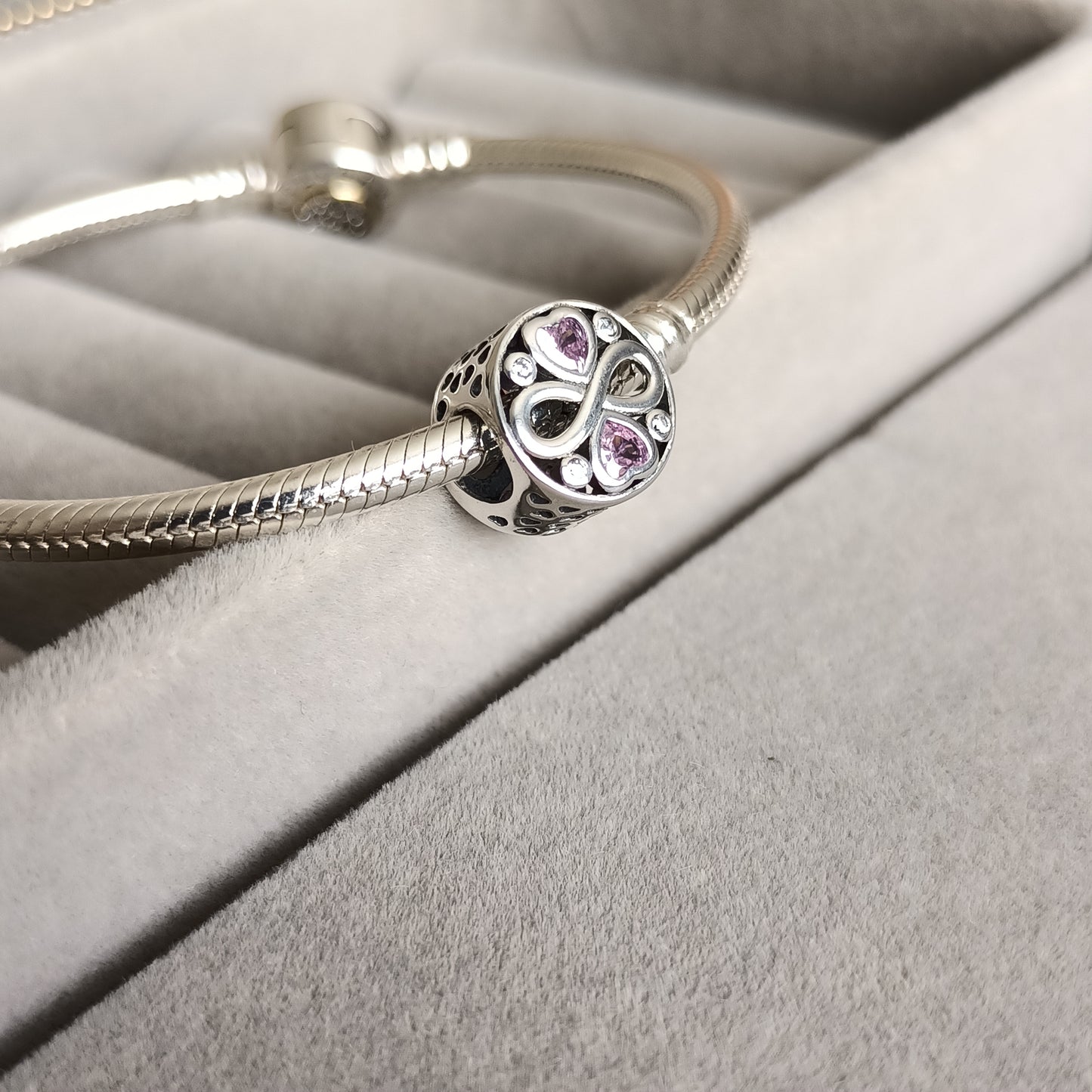 Charm Infinito Corazones Rosa