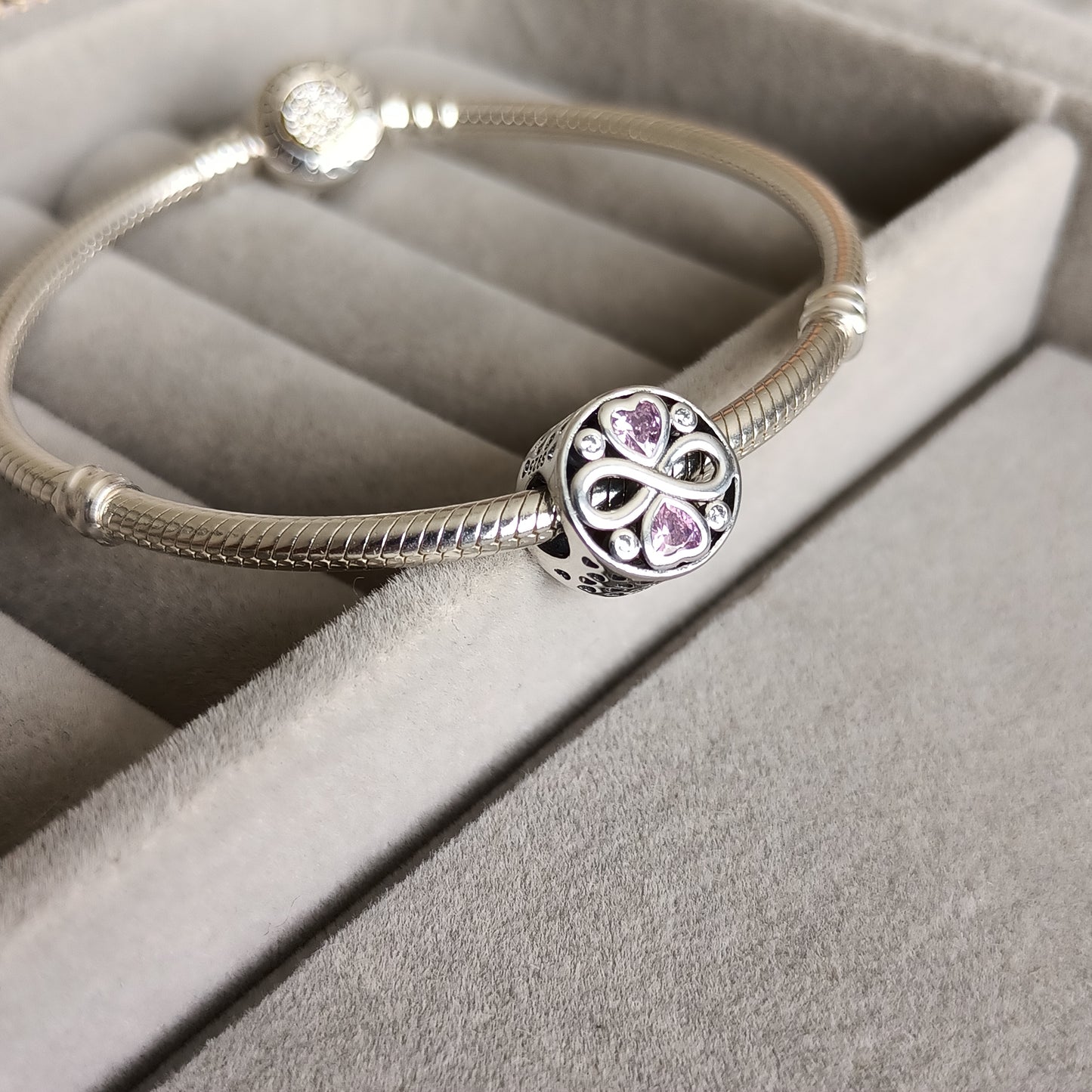 Charm Infinito Corazones Rosa