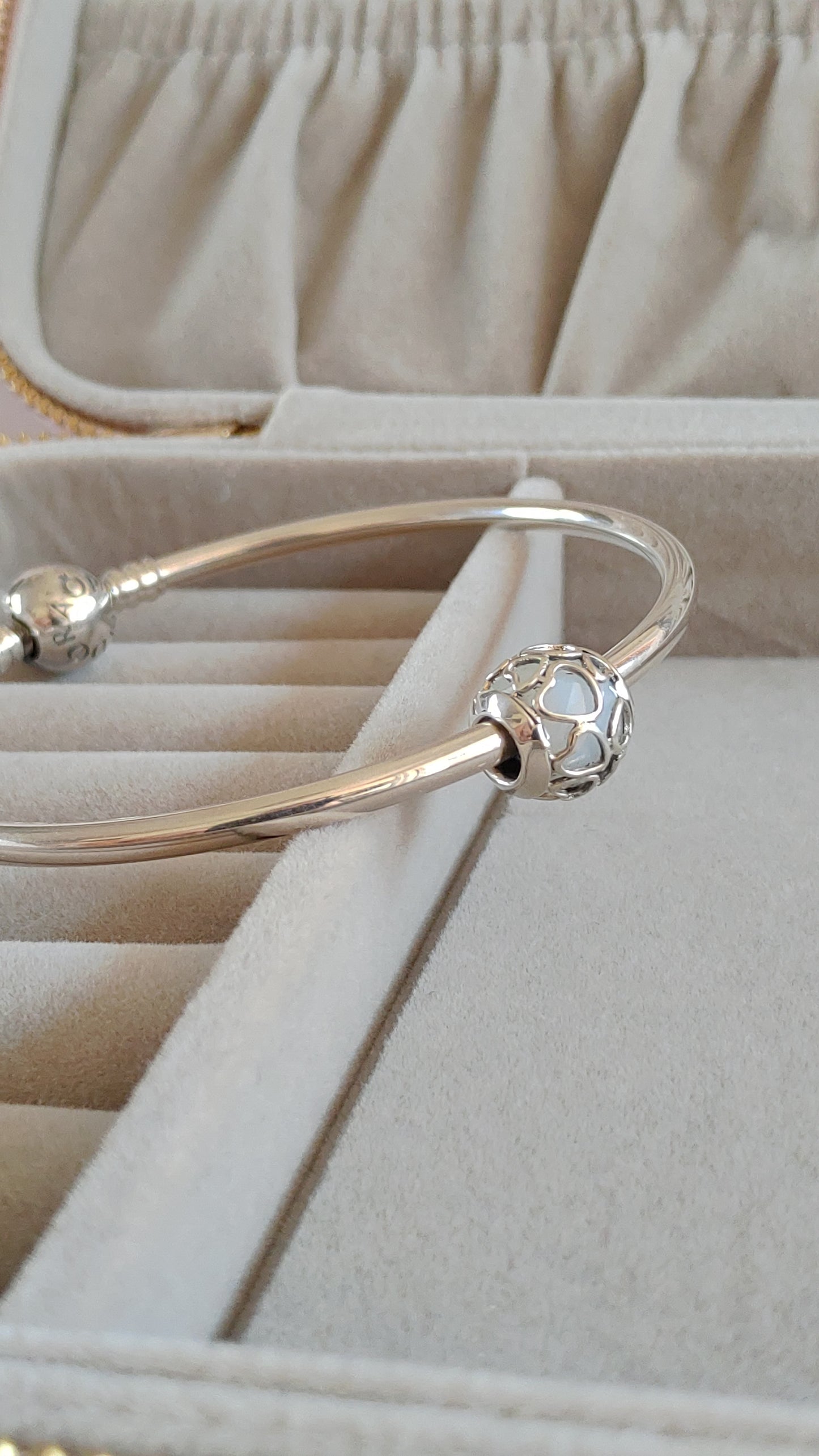 Charm Esfera Corazones