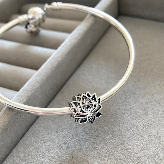 Charm Flor de Loto