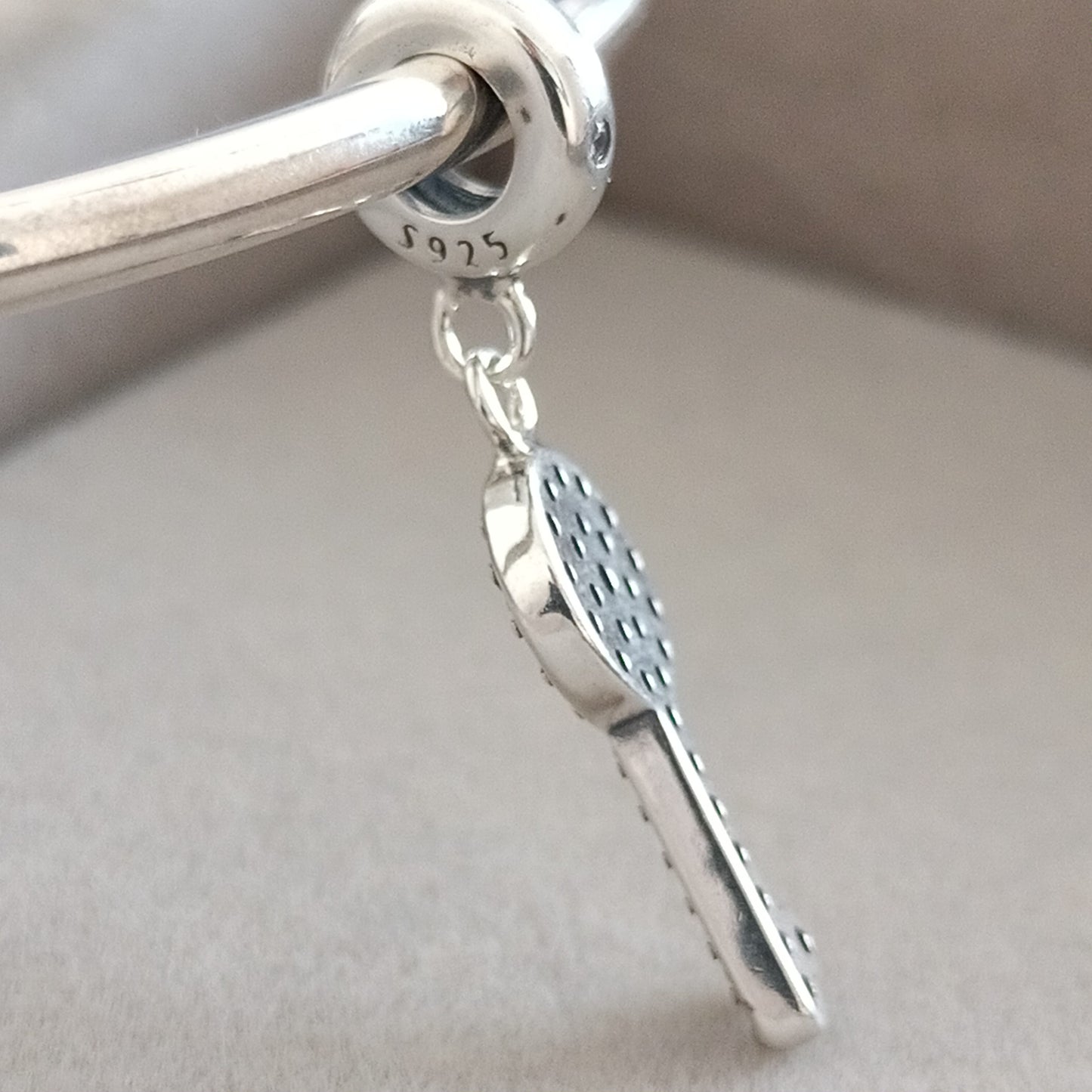 Charm Colgante Llave con Zircones Azules