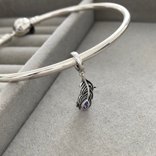 Charm Pluma y Zircón Lila