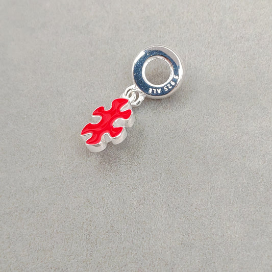 Charm Pieza de Puzzle Rojo (TEA)