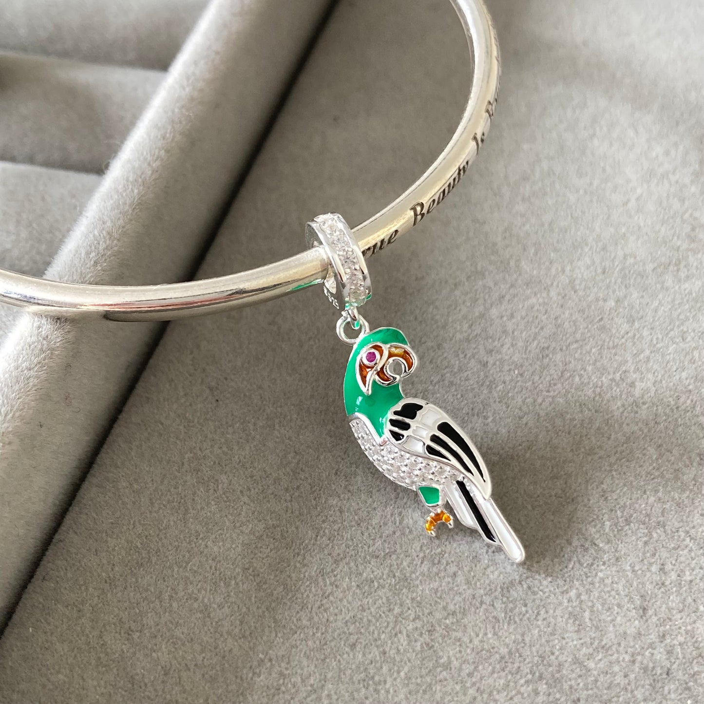 Charm Lorito