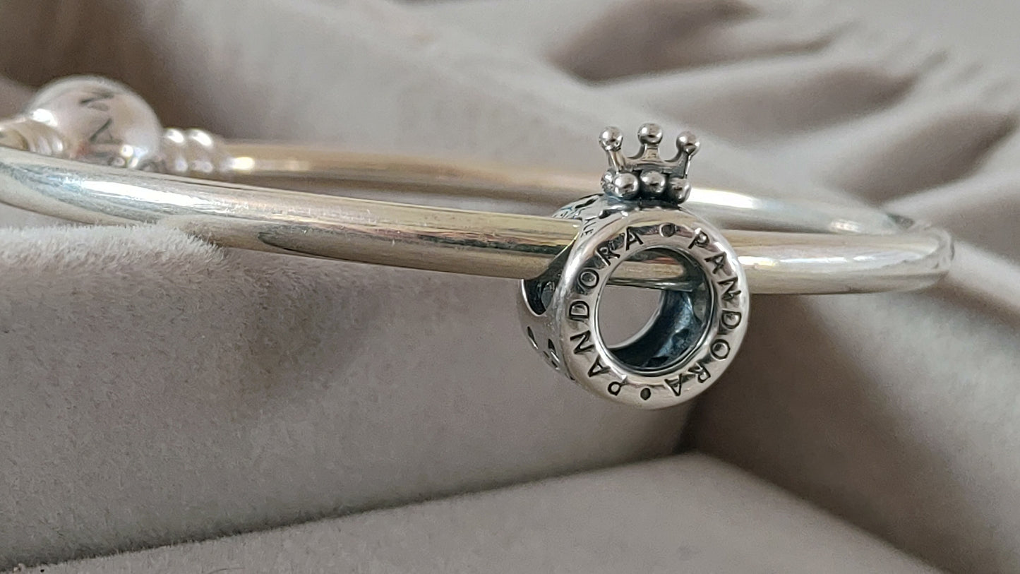 Charm Logo y Corona (pequeño)