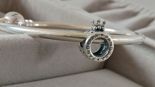 Charm Logo y Corona (pequeño)
