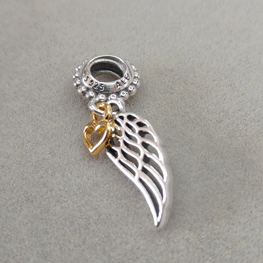 Charm Alas con Corazón Dorado
