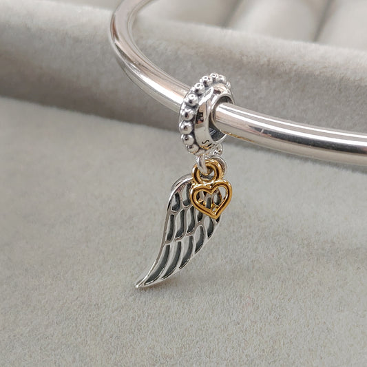 Charm Alas con Corazón Dorado