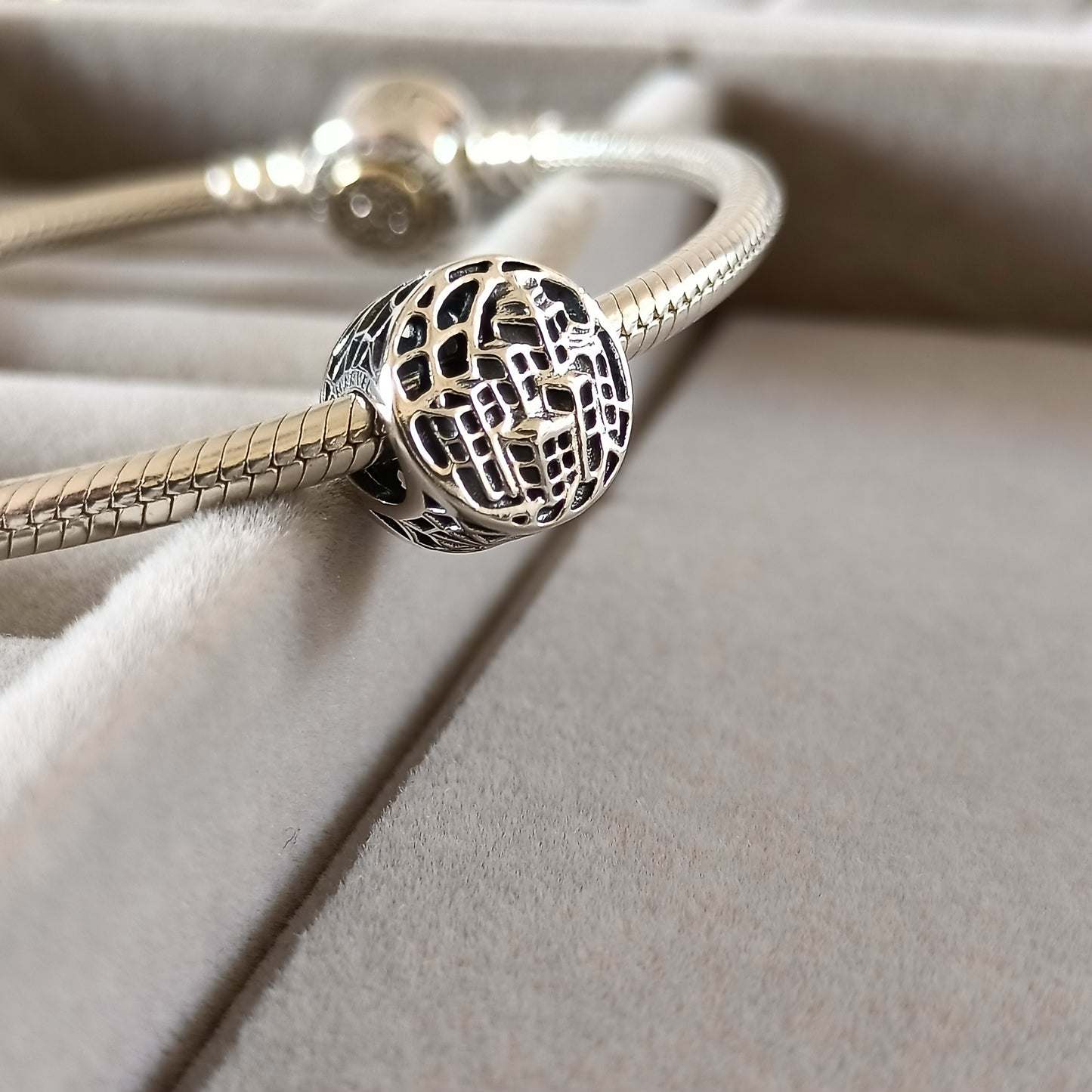 Charm Ciudad Desde Arriba Spider-Man