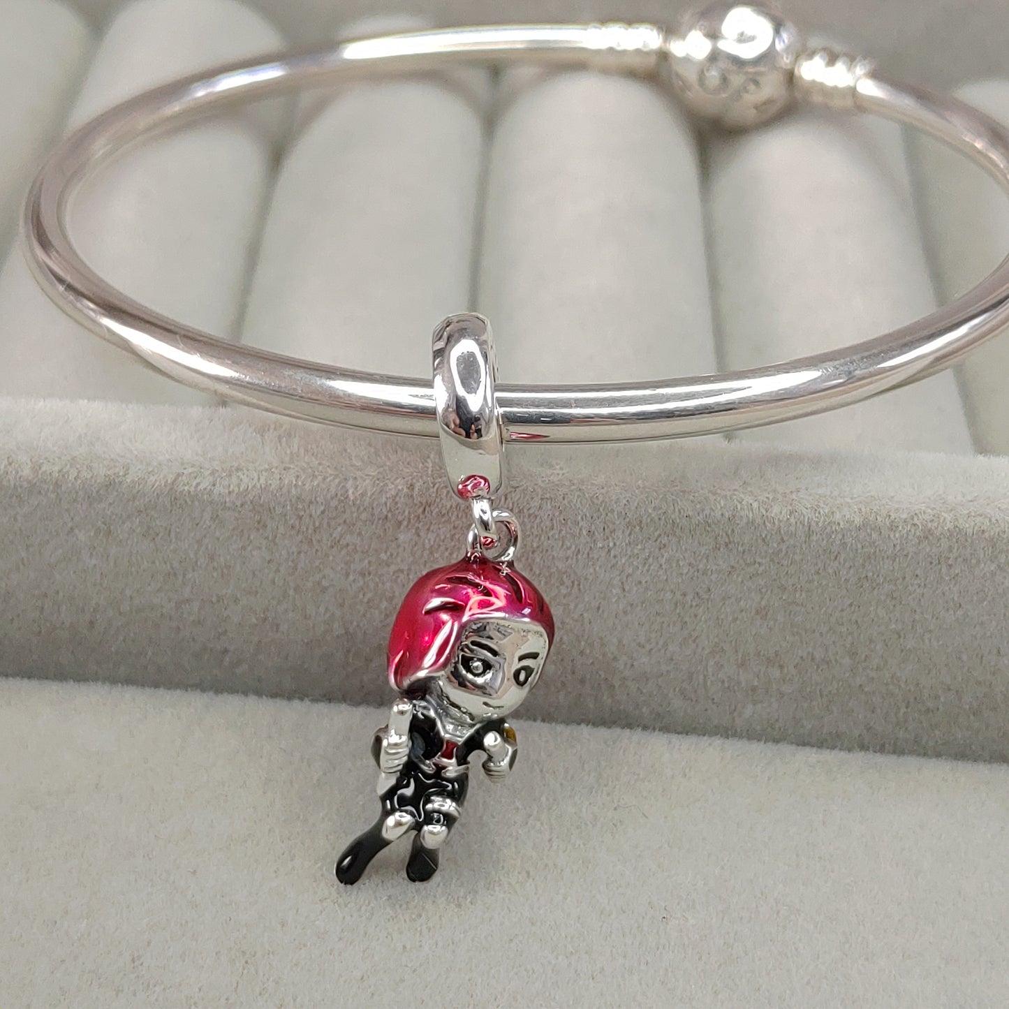 Charm Viuda Negra