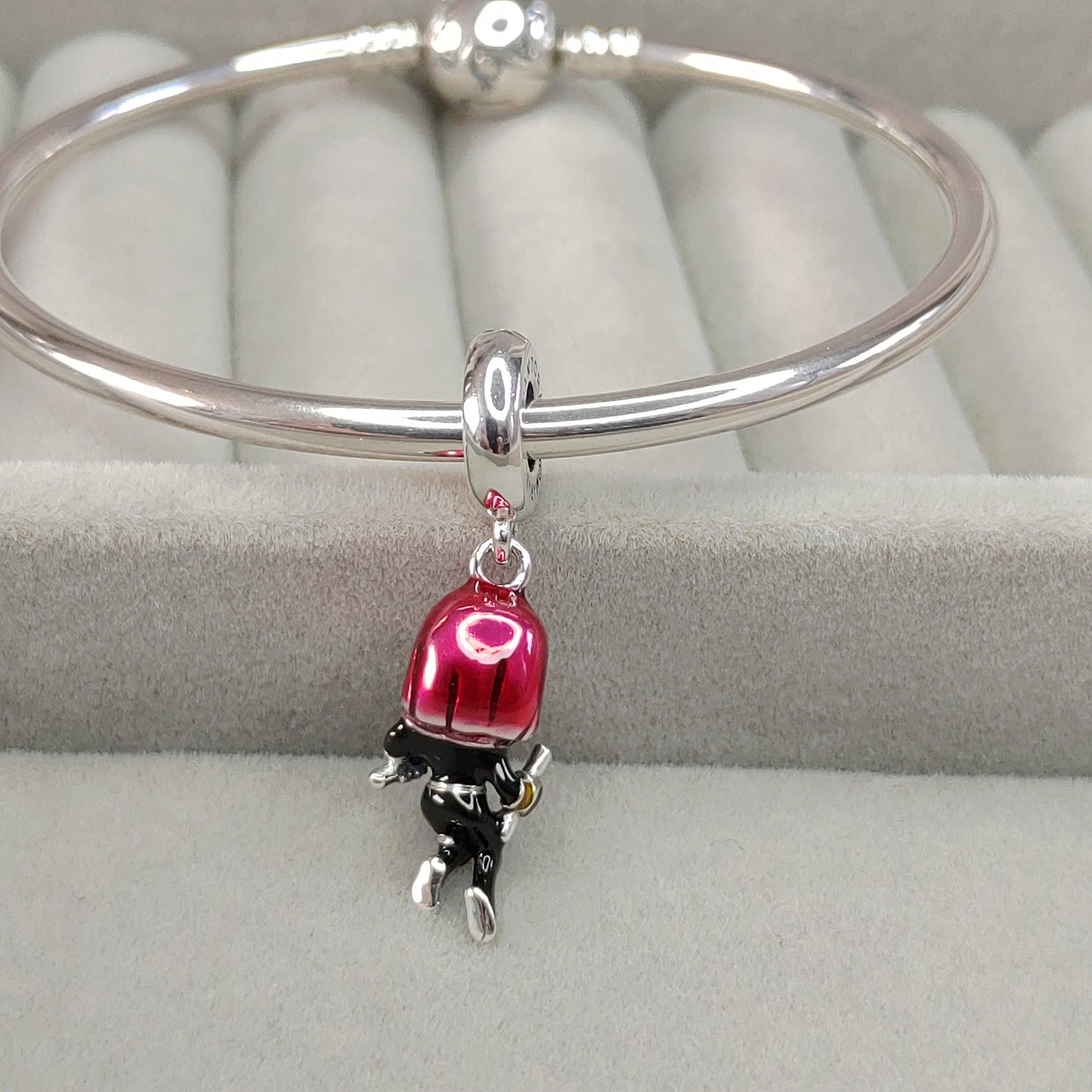 Charm Viuda Negra
