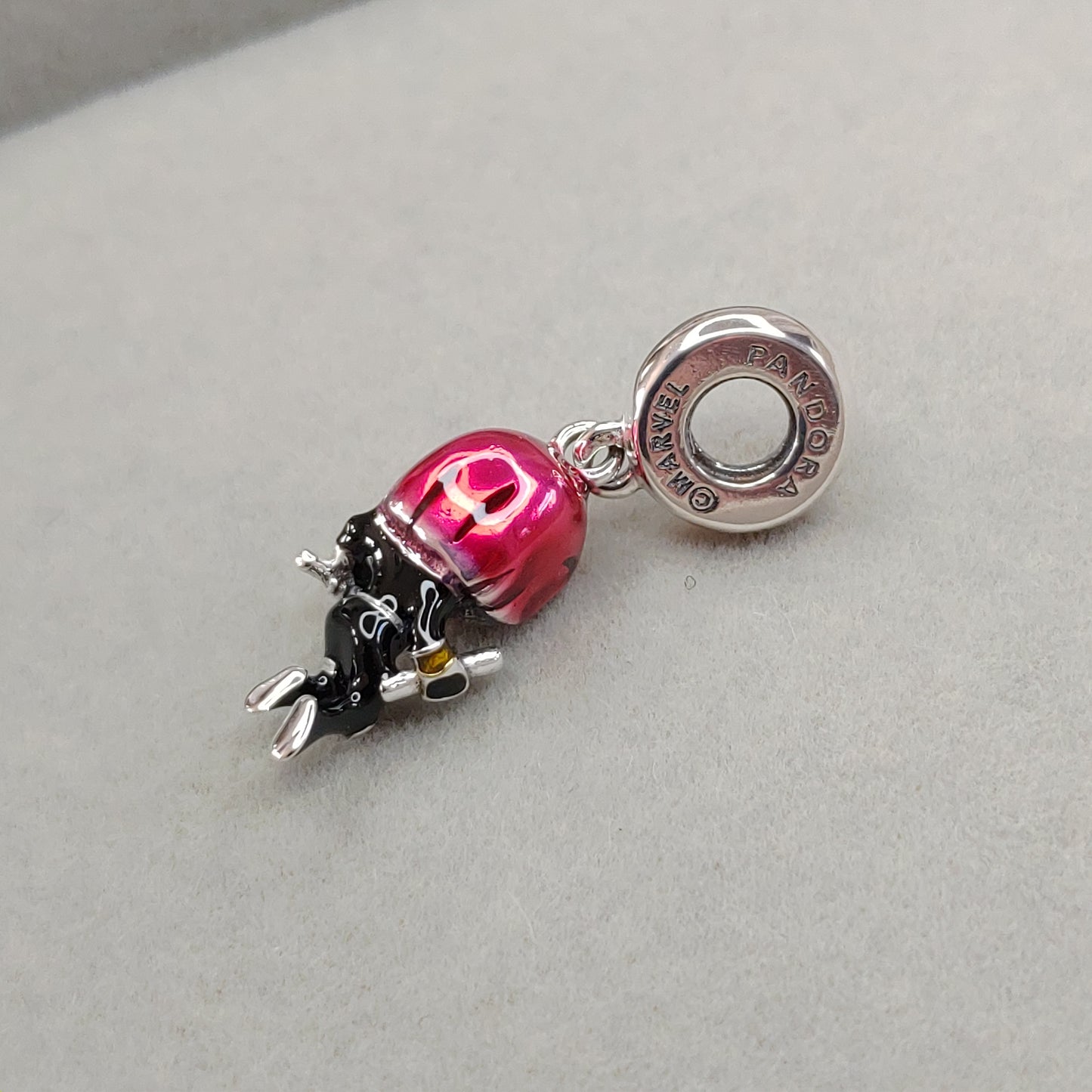 Charm Viuda Negra